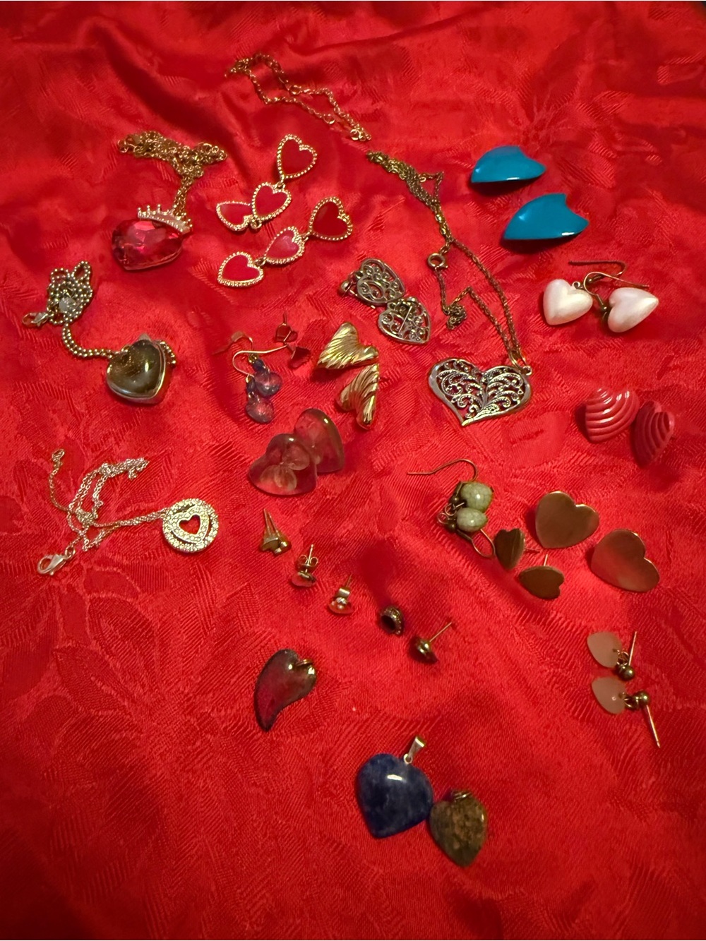 Heart Motif Mixed Women’s Jewelry Set in Red and Gold